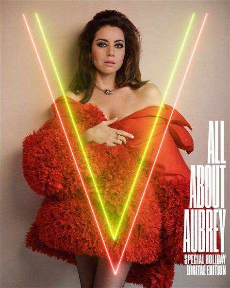 nudeaubrey plaza|Aubrey Plaza Goes Braless, Wears Briefs in V Magazine Cover。